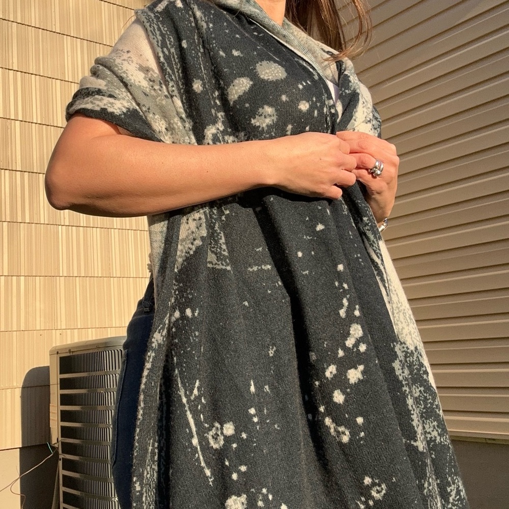 NWOT Skull Cashmere Abstract Art Shawl - Picture 8 of 10